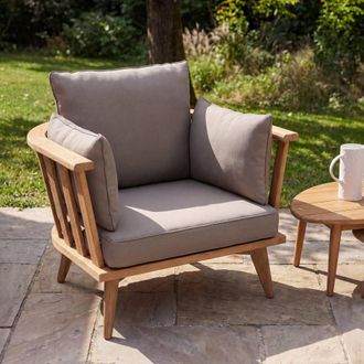 Maisons du monde Sill&oacute;n de exterior de acacia maciza y cojines marrones