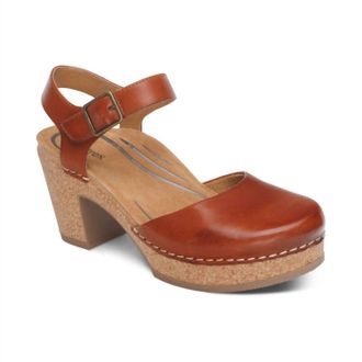 Aetrex Womens Finley Closed Toe Heel In Cognac
