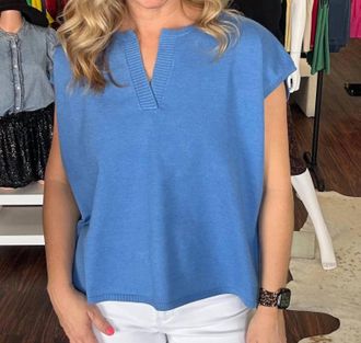 Entro V-Neck Knit Short Sleeve Top In Blue