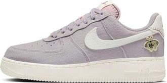 Nike Womens Air Force 1 07 Se Sneakers In Purple/white