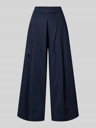 Christian Berg Wide Fit Stoffhose mit Bundfalten in Marine, Gr&ouml;&szlig;e 34