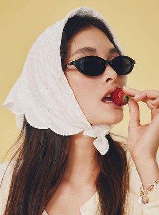 Simons Womens Broderie anglaise scalloped scarf