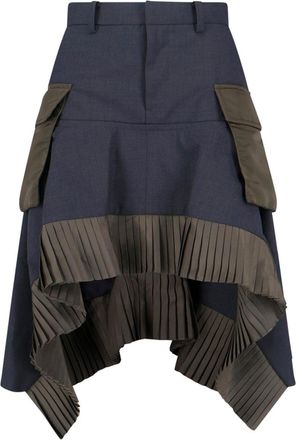 sacai Versatile Grey Skirt With Smooth Texture And Elegant Silhouette