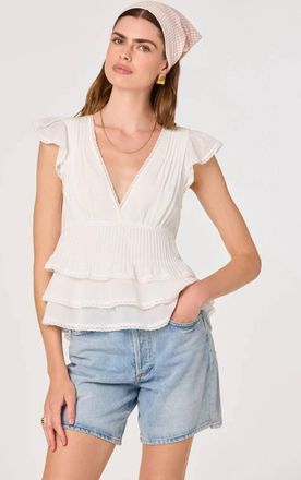 Astr Shanteria V-Neck Top In White
