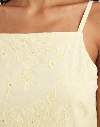 Pieces Vestito lungo in pizzo giallo pastello con scollo squadrato