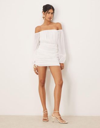 SNDYS Vestito corto in rete bianco a maniche lunghe con scollo alla Bardot e arricciatura