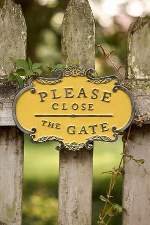 Terrain Please Close the Gate Sign