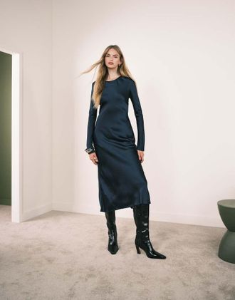 Mango Vestito lungo a maniche lunghe in raso color blu navy