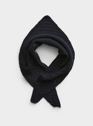 Le 31 Mens Crocheted triangle scarf