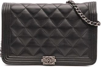 Chanel Pre-owned Womens Boy Flap Bag Quilted Leather - Black - One Size