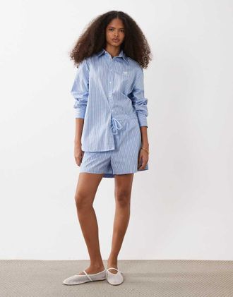 Polo Ralph Lauren Wimbledon Capsule - Pantaloncini a pieghe blu a righe con stemma ricamato in coordinato-Bianco