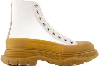 Alexander McQueen Womens Tread Ankle Boot Beige Calfskin
