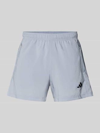 adidas Shorts mit Label-Print in Mittelgrau, Gr&ouml;&szlig;e XXL