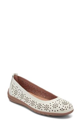 Easy Spirit Araceli Flat in Ivory at Nordstrom, Size 9.5