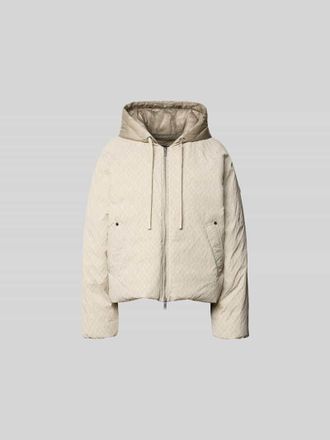 Moose Knuckles Regular Fit Jacke mit Allover-Logo-Print in Beige, Gr&ouml;&szlig;e L