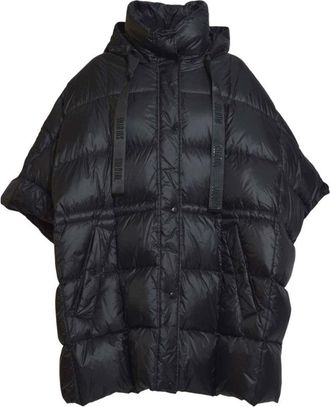 SOLOTRE Tailored Black Coat With Traditional Collar And Minimalist Design