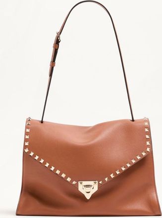 Valentino Garavani Valentino Garavani Rockstud Maxxing medium shoulder bag in smooth calfskin Wo