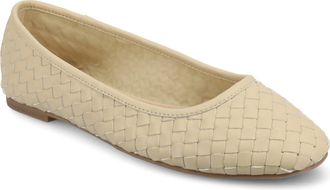 Journee Collection Women & apos;s Savannah Woven Flat