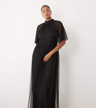 Lace & Beads Plus vestito lungo in tulle nero con collo alto e maniche con volant