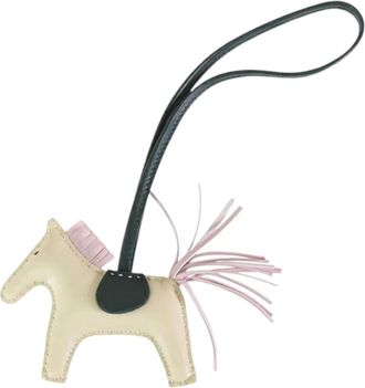 Herm&egrave;s 2022 Milo Lambskin Grigri Rodeo Horse Bag Charm PM key chain - Wit