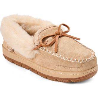Dearfoams Fireside Gladstone Genuine Shearling Moccasin with Stitching in Sand at Nordstrom, Size 10
