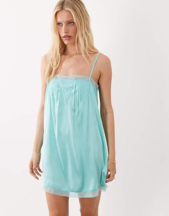 Miss Selfridge Vestito corto in raso blu acqua decorato