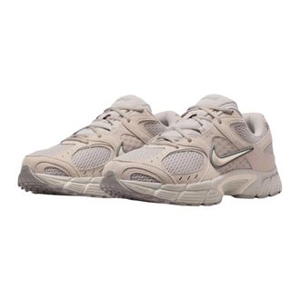 Nike V5 RNR Schoenen - Heren - Sport - Beige - Maat: 45 EU Synthetisch