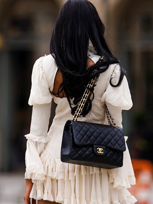 Street Style Look von der Chanel 2.55