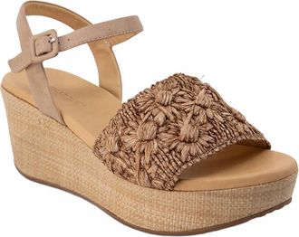 Chocolat Blu Womens Yizzy Sandals In Toast Raffia