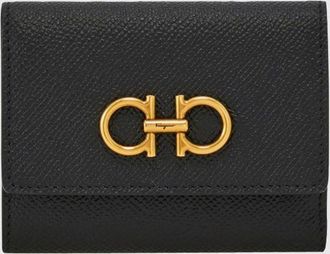Ferragamo Portafoglio tri-fold in pelle di vitello martellata con logo Gancini