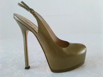 Saint Laurent YSL Yves Saint Laurent Gray Leather Tribute Pumps. Size 38 Size 37