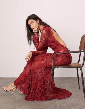 Asos Vestito lungo in pizzo bordeaux a maniche lunghe con schiena scoperta e ricamo floreale-Rosso