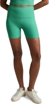 Beyond Yoga Keep Pace Space Dye Bike Shorts in Bright Emerald Heather at Nordstrom, Size X-Small