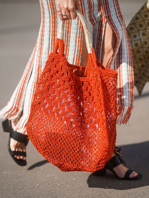 Die neuen Häkeltaschen lösen die gute alte Korbtasche ab