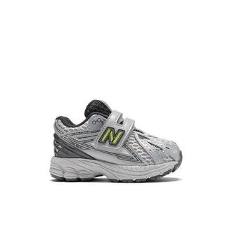 New Balance Ni&ntilde;os 1906 Hook & Loop en Negro/Verde, Talla 18.5