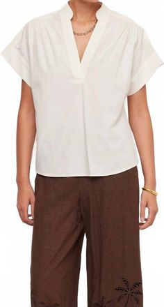 Fifteen Twenty Womens Olive Short Sleeve V-Neck Top In Cream