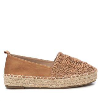 Xti Womens Flat Sneakers In Beige