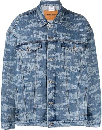 VETEMENTS logo-print denim jacket - men - Cotton - L - Blue