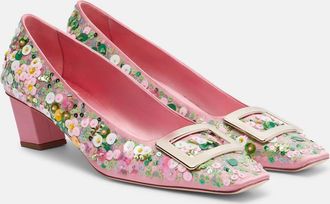 Roger Vivier Salones Belle Vivier de sat&eacute;n con cuentas