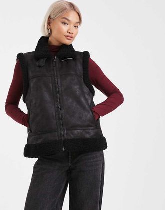 French Connection Gilet in camoscio sintetico nero con fodera in pile borg