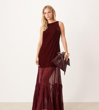 Asos Petite ASOS DESIGN Petite - Vestito lungo in velluto bordeaux con gonna godet trasparente e vita scesa-Rosso