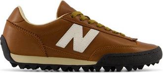 New Balance Unisex Gator Run en Marr&oacute;n/Beige, Cuero, Talla 38.5