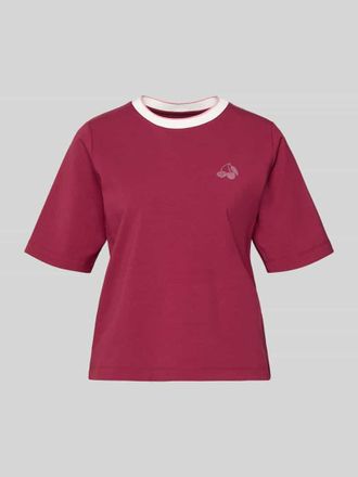 Marc Cain Regular Fit T-Shirt mit Strasssteinbesatz in Kirsche, Gr&ouml;&szlig;e 34