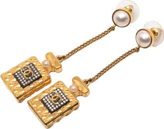 Chanel 2021CC Gold Plated Faux Pearl and Rhinestones Perfume Bottle Chain Drop Earrings costume oorbellen - Goud