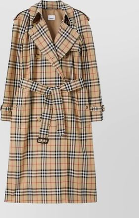 Burberry checkered coat with buttoned structure