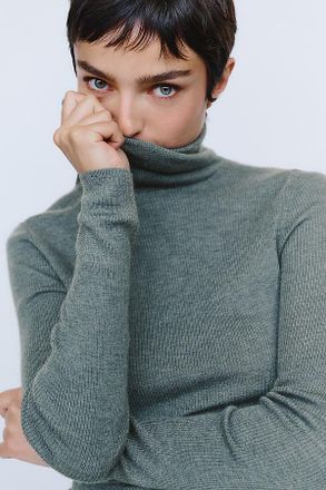 Maeve Markie 100% Cashmere Turtleneck Top
