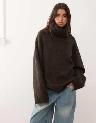Weekday Maglione dolcevita premium oversize in misto lana e mohair color marrone scuro