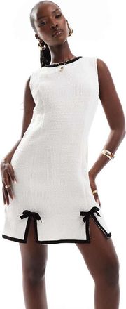 KAIIA Esclusiva Kaiia - Vestito corto bianco senza maniche bouclé con fiocchi in coordinato