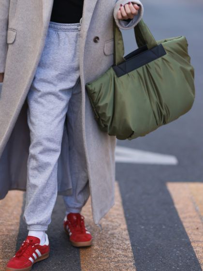 Come abbinare i pantaloni della tuta in modo elegante?