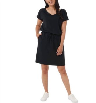 32 Degrees Side Pockets V Neck Lux Dress In Black